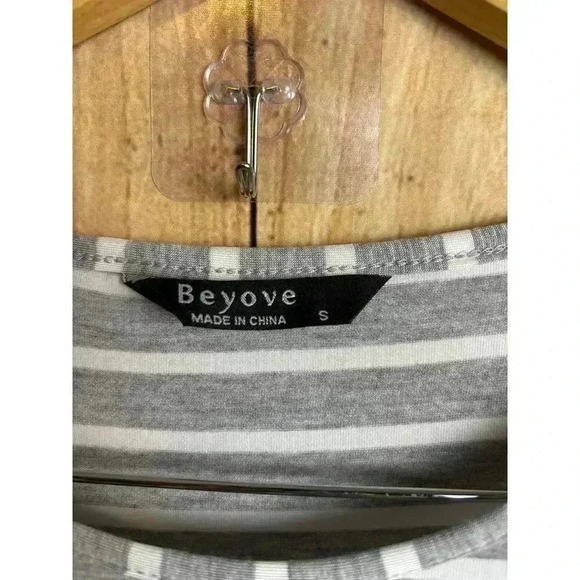 Beyove Stripe Gray and White Ruffle Sleeve Jersey Knit Dress Women's Size S - Picture 3 of 9